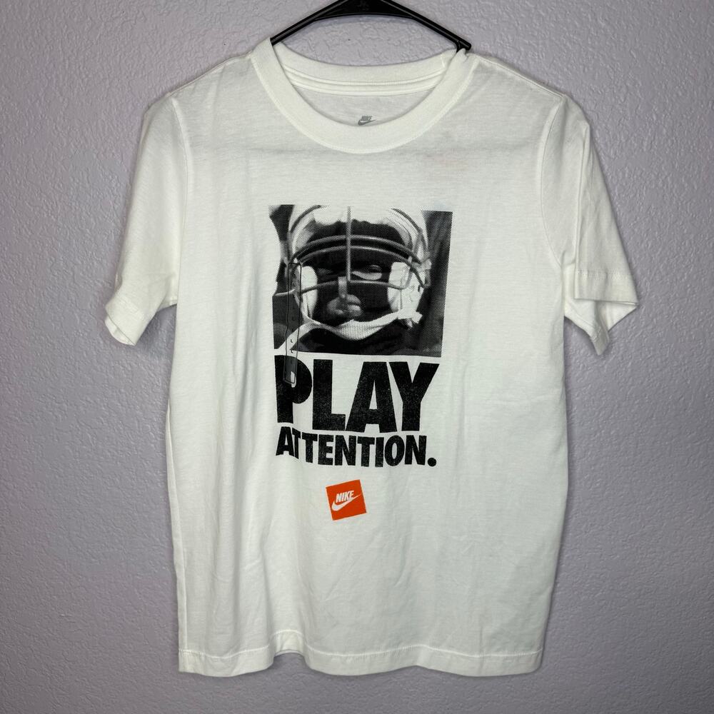 Nike Kids Play Attention Football Graphic T Shirt White Youth Large NWT